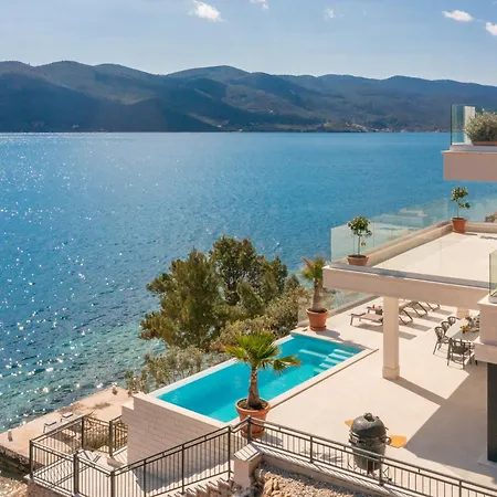 Luxury Maris Villa