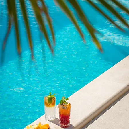 Luxury Maris *