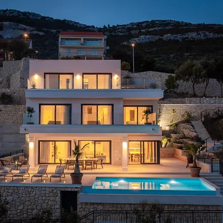 Luxury Maris Villa