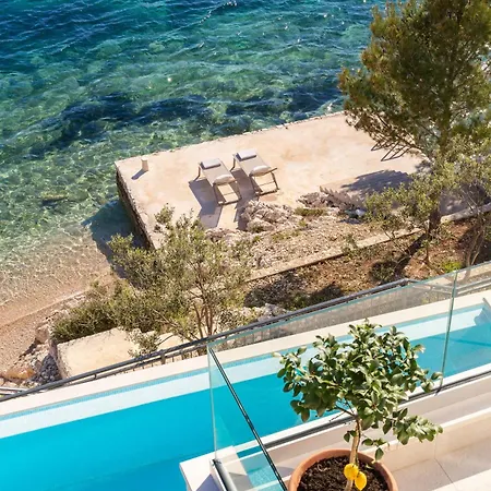 Luxury Maris Villa