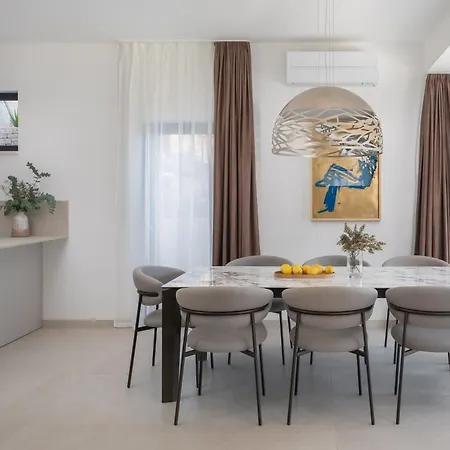 Luxury Maris Villa