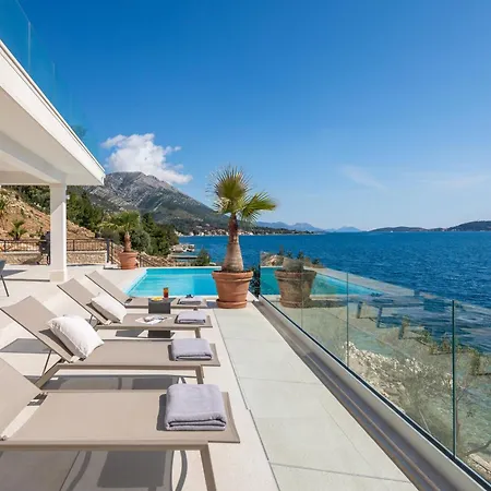 Luxury Maris Villa *