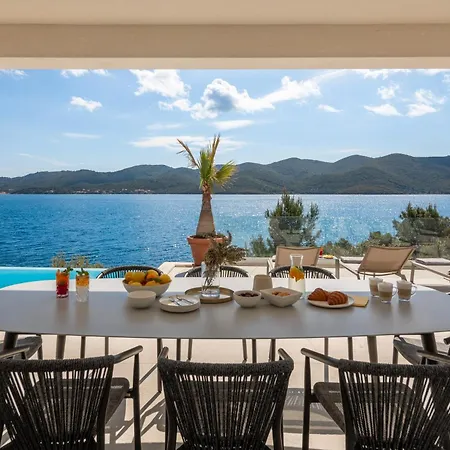 Luxury Maris Villa *