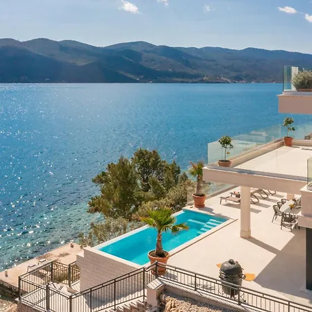 Luxury Maris Villa