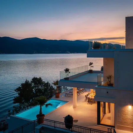 Luxury Maris Villa