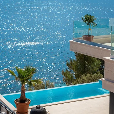 Luxury Maris Villa