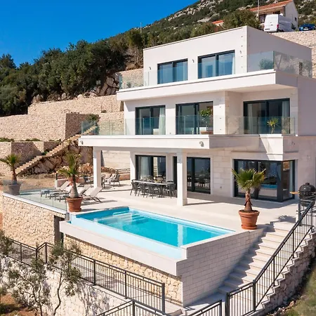 Luxury Maris
