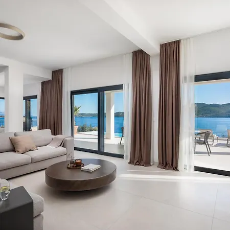 Luxury Maris Villa *