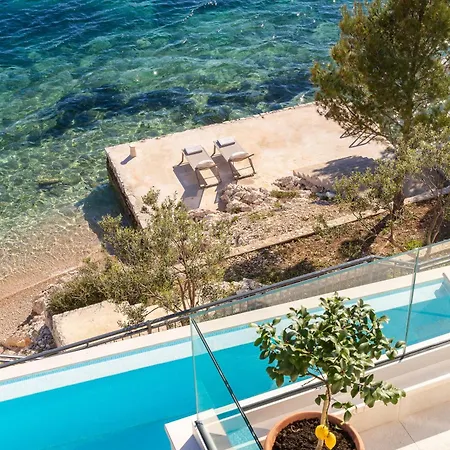 Luxury Maris Villa